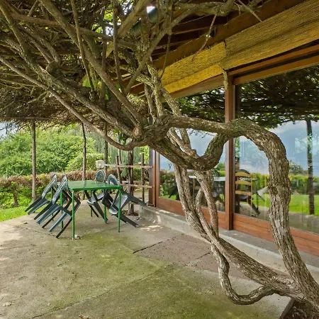 Spacious In With Garden
